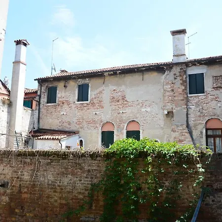 Iris Ξενοδοχείο 2*