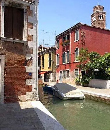 Ξενοδοχείο Iris 2*