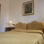 Отель Iris 2*